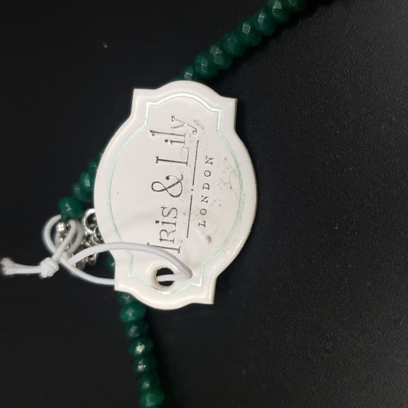 Elegant Green and Cream Necklace with Beaded Design - Picture 2 of 7